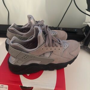 NIKE AIR HUARACHE